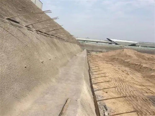 江汉河道边坡加固